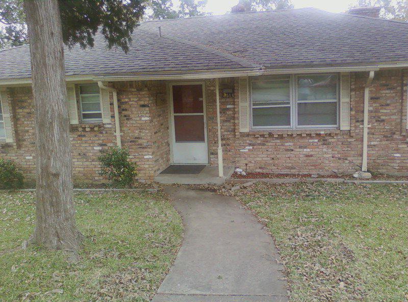 Genesis House, Huma-Faith's first project, began in 2010 as housing for men returning from prison who needed a place to stay. The program was eventually shut down by the State for violating City of Dallas ordinances which prohibit halfway houses from existing in areas registered under single-family zoning. Photo courtesy of Huma-Faith.
When Baquee Sabur knocked on a shelter door, his faith disqualified him. Now he runs his own transitional housing for Muslims in Texas.